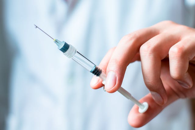 The primary ofatumumab injection reaction is typically development of a fever | image credit: aardenn - stock.adobe.com