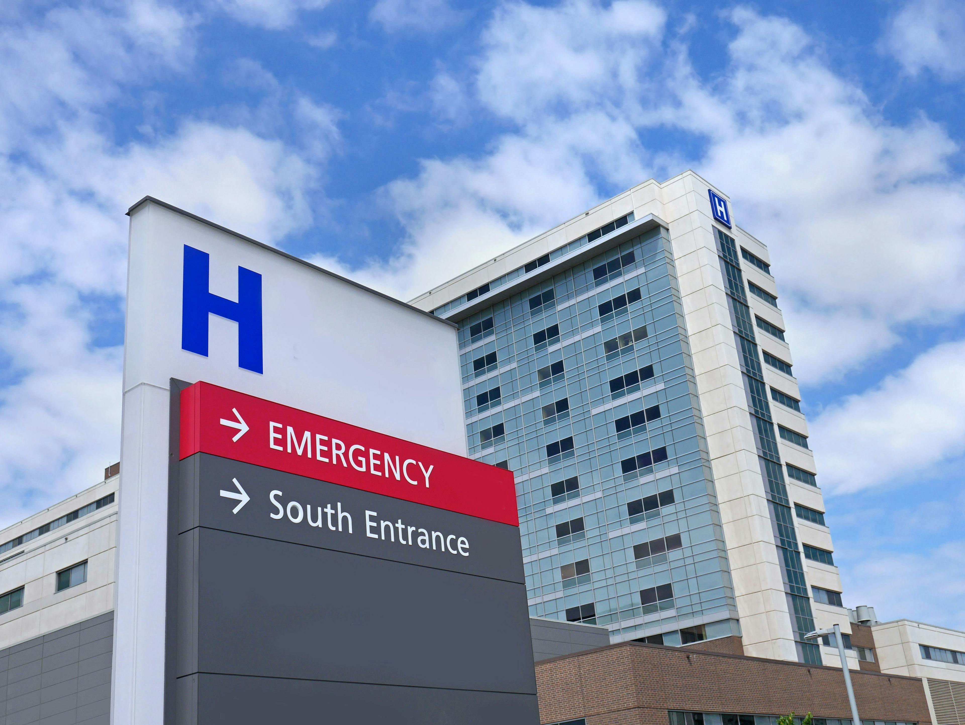 Hospital sign | Image Credit: Spiroview Inc. – stock.adobe.com